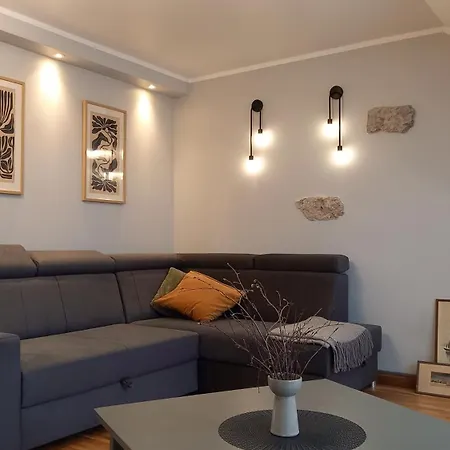 Lägenhet Pihtla Tee Kuelaliskorter 3 *